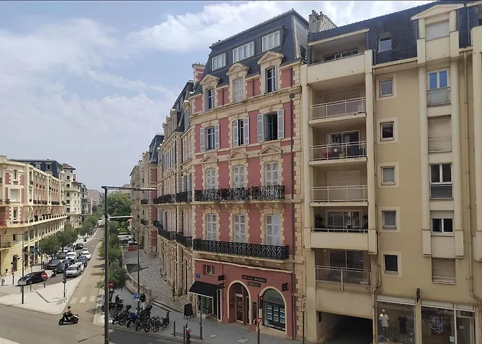 With Balcony 2 Steps From The Apartman Biarritz